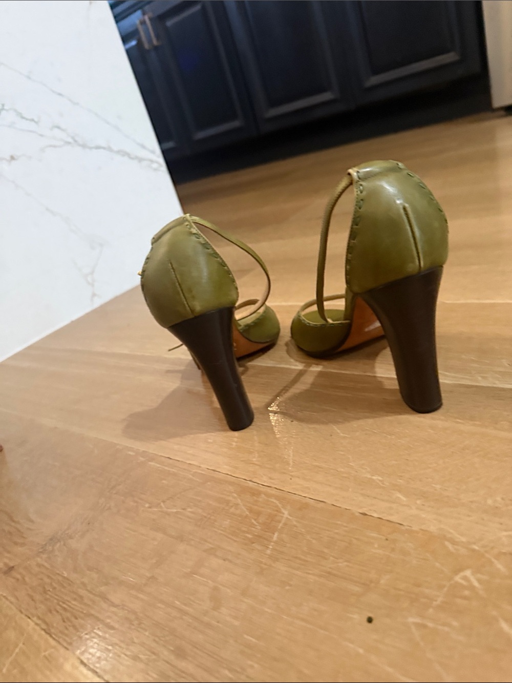 Gucci Olive Green Leather T-Strap High Heel Sandals - Picture 7 of 7